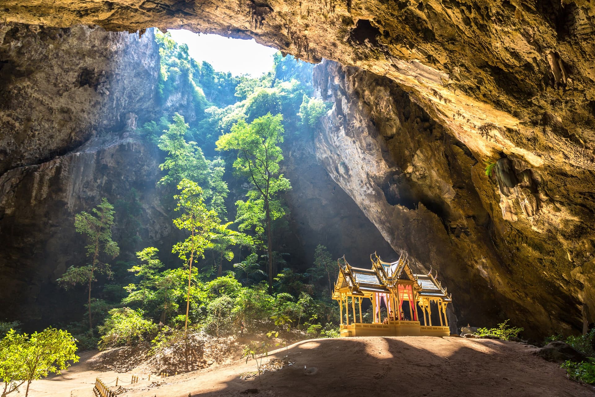 Die unglaubliche Höhle des Königlichen Pavillons im Nationalpark Sam Roi Yot