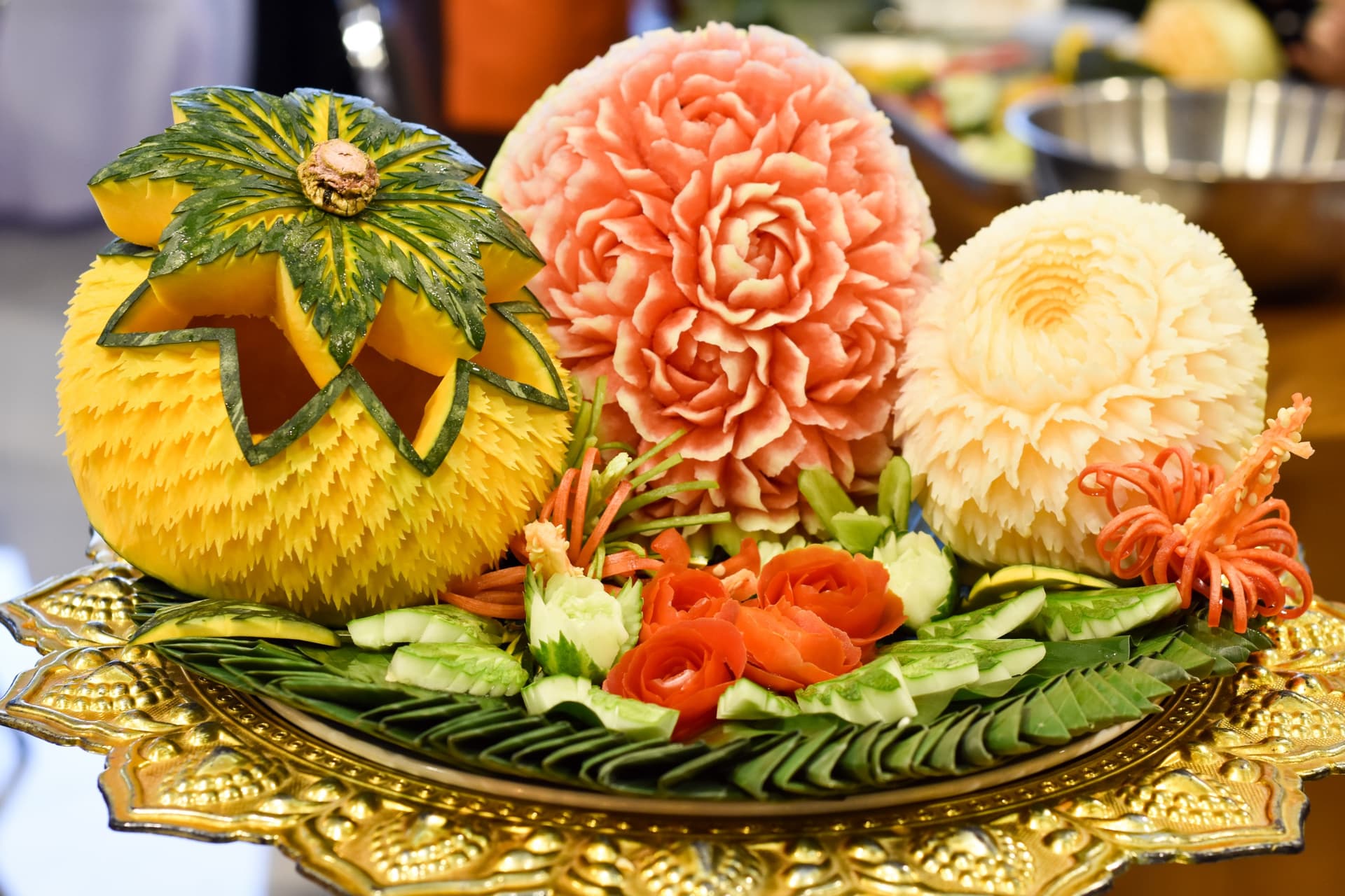 Kae-Sa-Luk, die traditionelle Kunst der Obst- und Gemüseschnitzerei