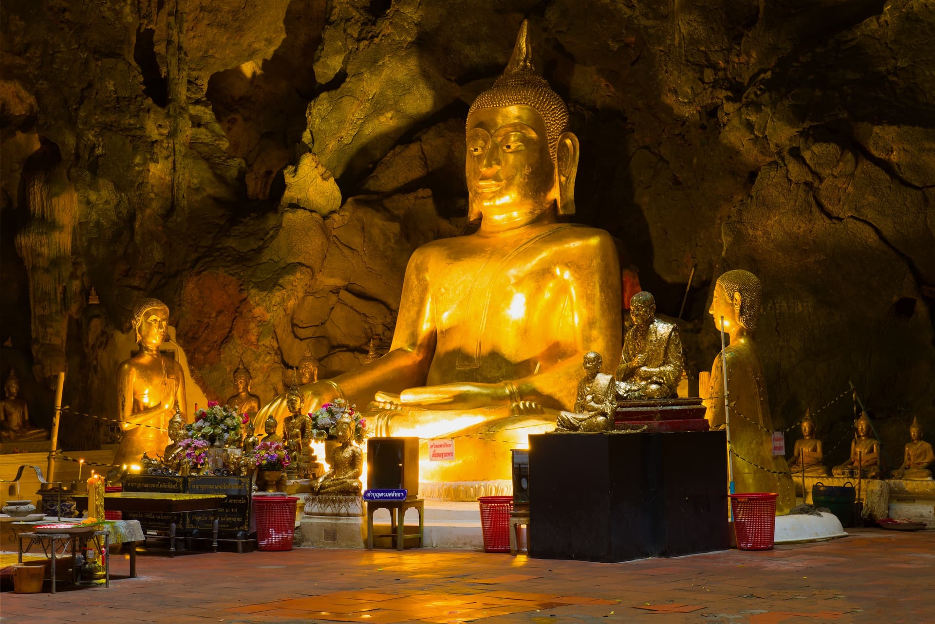 Tham Khao Luang Tempel